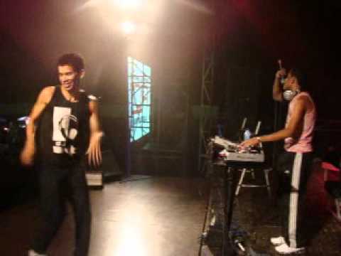 Dj Skillo no sabádo de Aléluia mais de 5 Mil pessoas.wmv