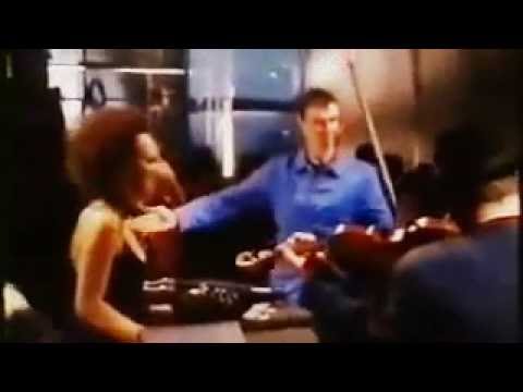 David Byrne and the Balanescu Quartet - The Model (Kraftwerk cover)