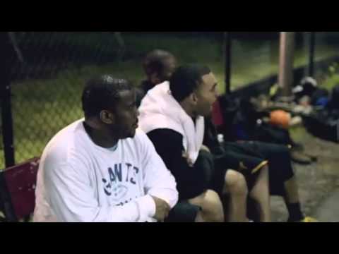 Il se déguise en papy et humilie des jeunes au basket