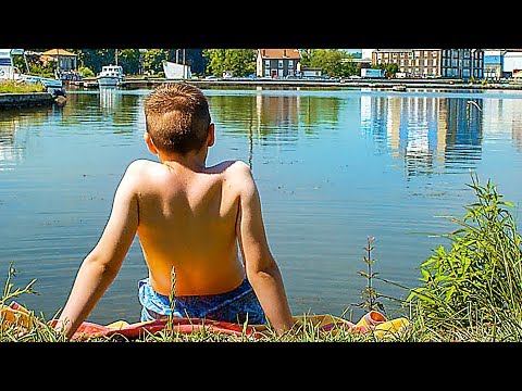 UNE ENFANCE Bande Annonce (2015)