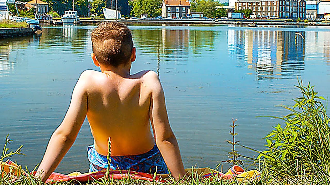 Miniature de la vidéo UNE ENFANCE Bande Annonce (2015) du film Une enfance