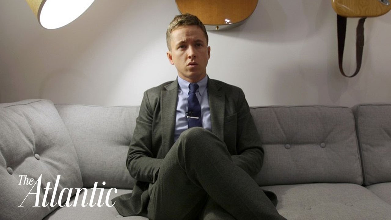 Ways to Avoid Staring at Your Phone Before Bed