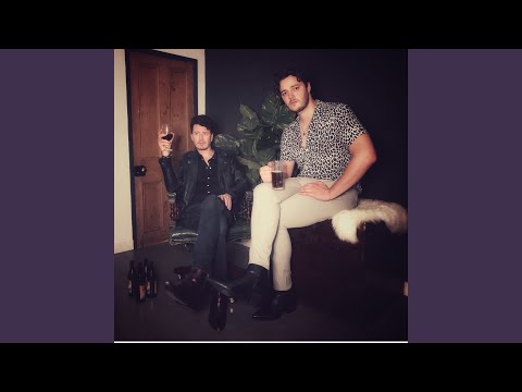 Mae 'Ne Rwbeth am y 'Dolig