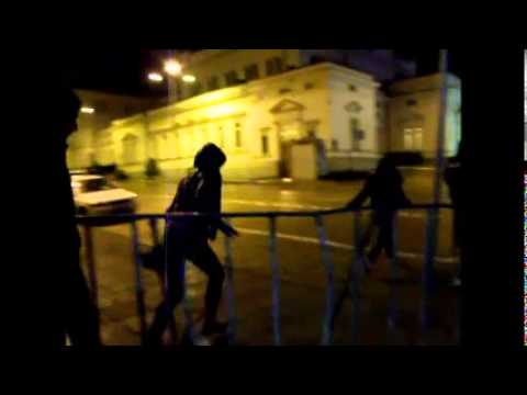 "Ранобудните студенти" преминаха загражденията около парламента