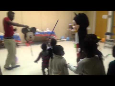 comment faire une pinata mickey