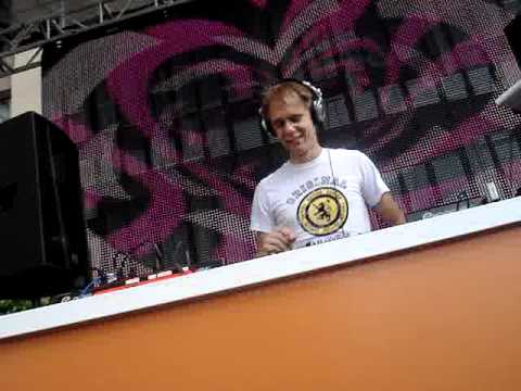 Armin Van Buuren Playing Drowning at Hard Rock San Diego