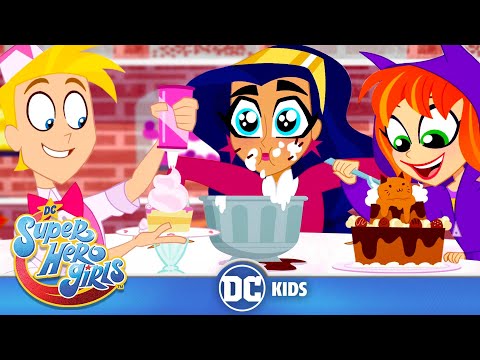 DC Super Hero Girls En Latino | ¡Sweet Tooth! 🍰 | DC Kids