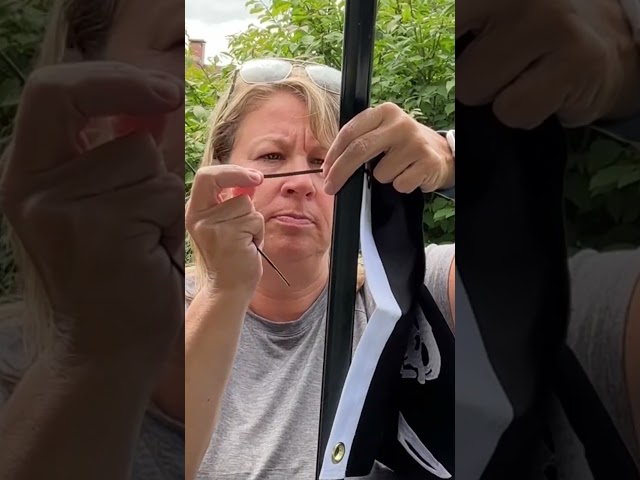 Vídeo relacionado con Hestya 2 banderas piratas Jolly Roger para fiesta pirata, regalo de cumpleaños, día del pirata, decoración de Halloween, 3 x 5 pies