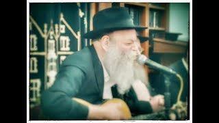 ניגון 'הבינוני' בביצוע הרב יאיר כלב (מתוך התוועדות י"ב-י"ג תמוז ב-אור יהודה, ה'תשפ"ה 2024) (הרב יאיר כלב) - התמונה מוצגת ישירות מתוך אתר האינטרנט יוטיוב. זכויות היוצרים בתמונה שייכות ליוצרה. קישור קרדיט למקור התוכן נמצא בתוך דף הסרטון