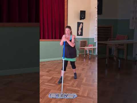 Jag städar och gör reklam för föreningshuset i Stjärnhov