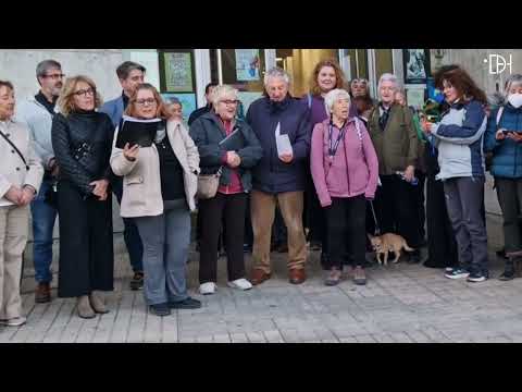 Joven rechaza saludo de Director en Graduación