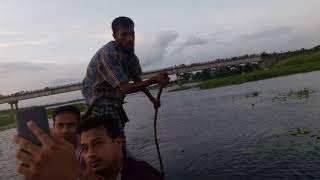 preview picture of video 'তিতাস নদীতে বন্ধুদের সাথে নৌকা ভ্রমন'