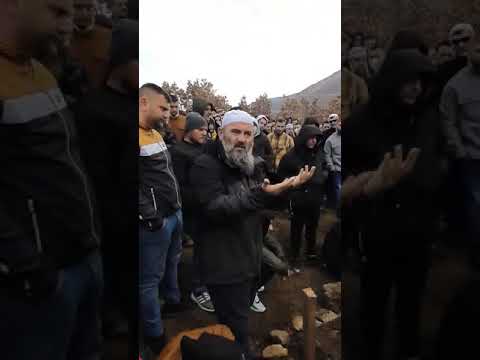 Hoxhë Bekir Halimi në varrimin e Afrimit dhe Burimit (Dy të rinjëve të vrarë)