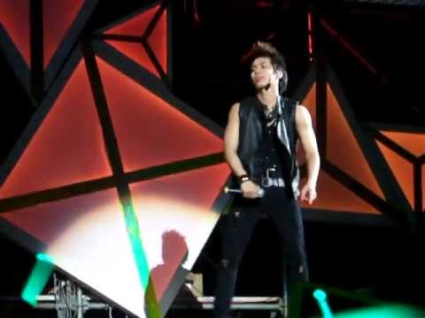 110910 Shinee World - Up & Down (Jonghyun fancam)