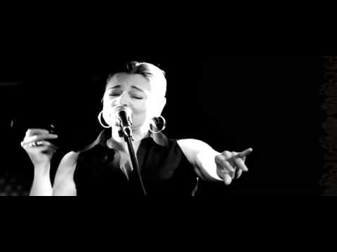 Birsen Tezer ft İlhan Şeşen - Ne Tuhaf