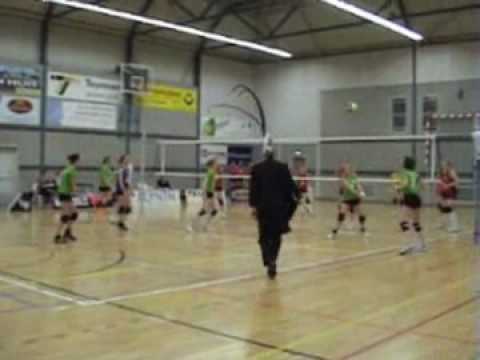 Prins Maarten I doet de eerste opslag bij Flamingo's D1