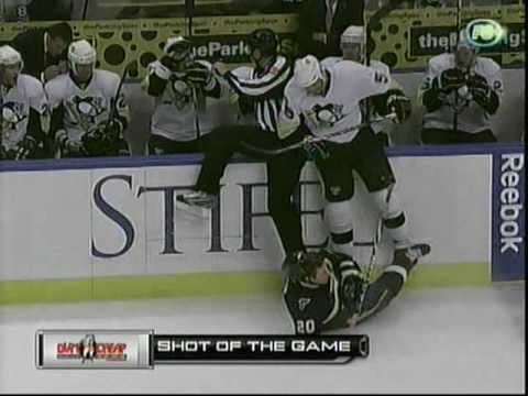 Deryk Engelland flattens Alex Steen