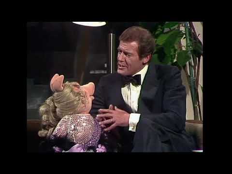 Muppet Songs: Roger Moore and Miss Piggy - On a Slow Boat to China