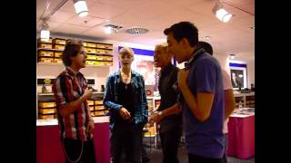 Varsity Fanclub singing I&#39;m your Guy - Autograph Signing in Nürnberg (HD)