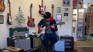 Video thumbnail for Silvertone 1452 Hornet and Christmas Flannel by FannysHouseofMusic