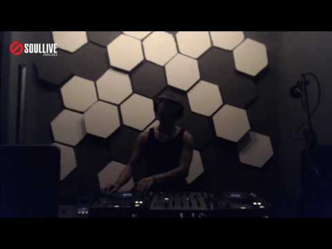 Ground Floor Radioshow Level 43 - Paul Begge (02.08.2016)