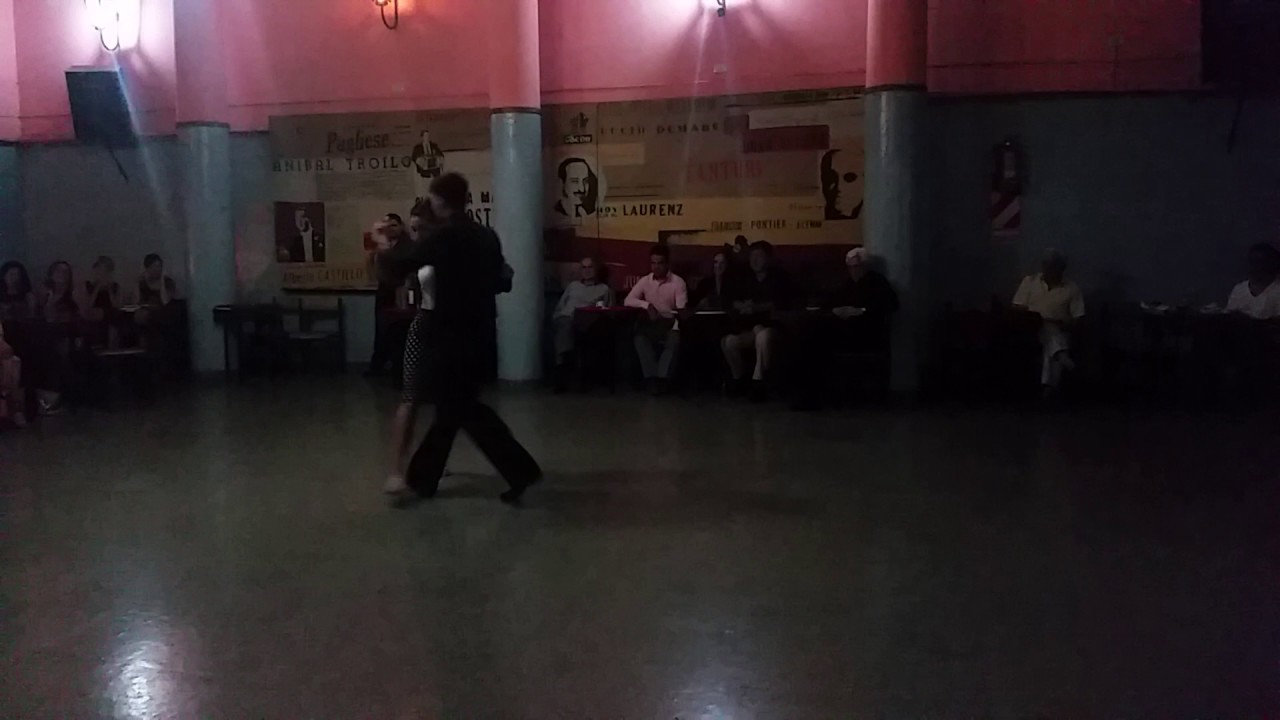Video thumbnail for Bruno Tombari y Rocio Lequio en Santa Carmencita Milonga - Pal que se va