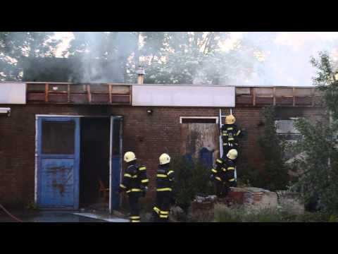 Woudenberg - Uitslaande brand in oud bedrijfspand
