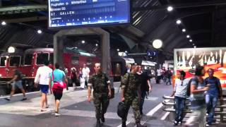 preview picture of video 'Zürich Hauptbahnhof / main station on a Sunday night in summer'