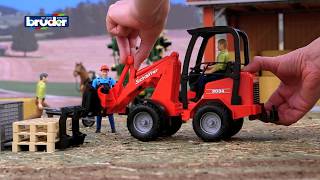 BRUDER 02191 Încărcător compact Schaffer cu figurină si accesorii