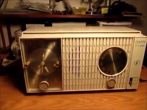 Zenith Z-374 AM/FM Tube Clock Radio (1969)