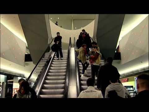 No° 03.1 Evelinn Trouble - In The Meantime Indoor - A Showtogo.ch by Stadtklang