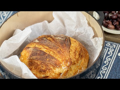 No-Knead Dutch Oven Bread (5 ingredients!)