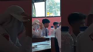 Download lagu SAAT TEMENKU PACARAN DI KELAS mp3 Download lagu SAAT TEMENKU PACARAN DI KELAS mp3