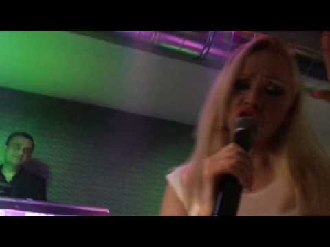 Nataša Vodeničar - Srecno pijana LIVE/ Docek 2016.