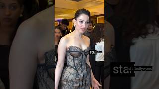 Download lagu Tamannah Bhatia with fans Obliging for Pictures at an Awards night 😍💖 #tamannaahbhatia mp3