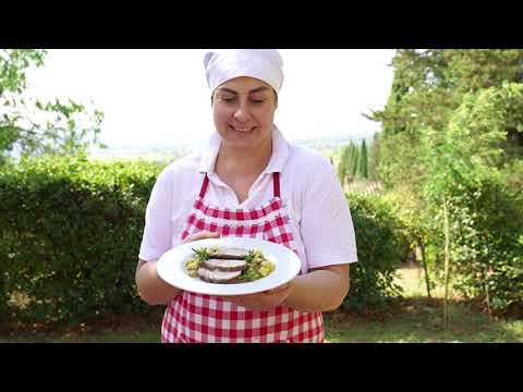 Today for lunch at La Vialla, Erika cooks pork in apple sauce with raisins