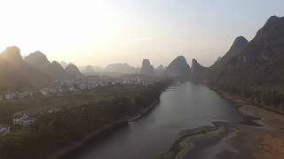 preview picture of video 'La rivière Li entre Yangshuo et le village de Fuli'