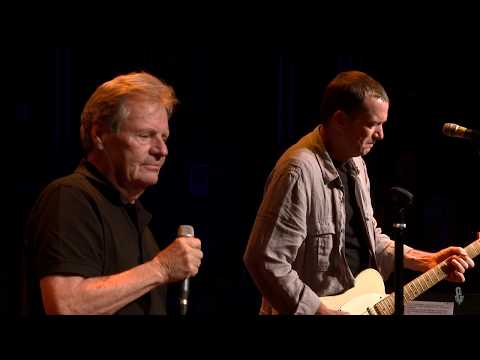 Delbert McClinton - Oughta Know  (eTown webisode #1284)
