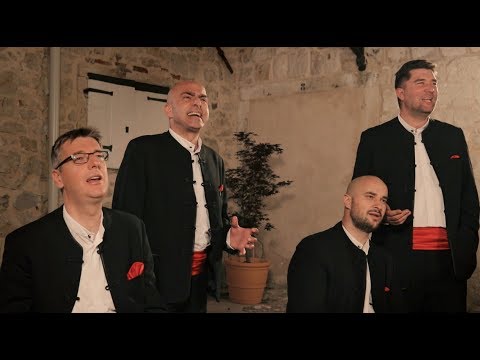 Tvoja mati je legla da spava - Klapa Iskon (OFFICIAL VIDEO)