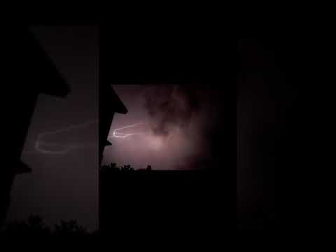 Thunder strom in kerala #thunderstorm #rain #heavyrain #earthquake #lightning #sky