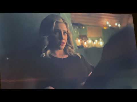 Riverdale - Betty and Jughead protect Archie #riverdale #cw