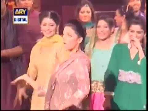 Noor Dancing on famous Pak Song