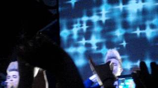 JEDWARD YOUR BIGGEST FAN AND THE DANCERS 21.01.2012 OFFENBACH