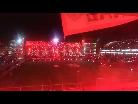 "VOS SOS MI VIDA, VOS SOS MI ALEGRÍA" Barra: La Barra del Rojo • Club: Independiente