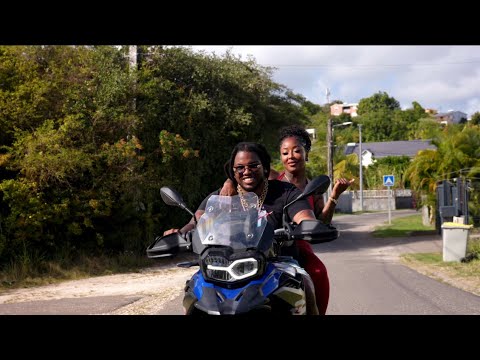 LATOP   GROSSE BECANE (feat MIKADO)