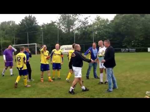 Benefiet Lions - Cambuur 'Old Stars' tbv KiKa en Cambuur 'Verbindt' bracht in totaal 1000 euro op.