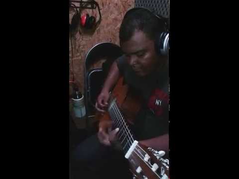 David Moura gravando solo de Violão