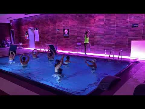 AQUA ZUMBA No Excuses- Meghan Trainor choreo Ann B