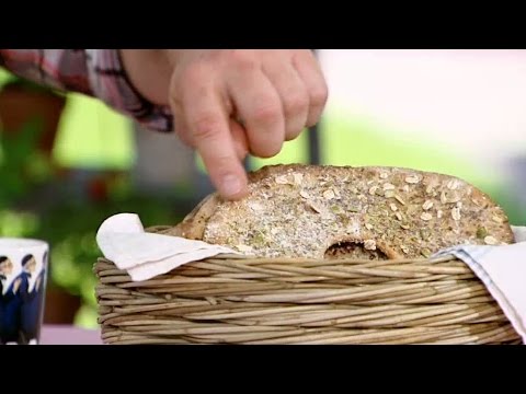 Så lyckas du med knäckebrödsbaket - Hela Sverige Bakar (TV4)
