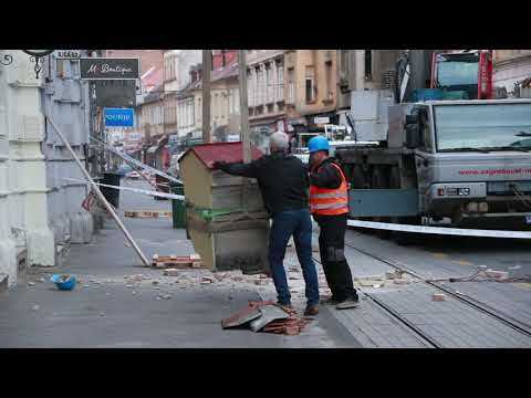 Zagreb: Tijekom spuštanja kupole jedan dio se odlomio i pao ispred radnika (Sanjin Strukić/PIXSELL)